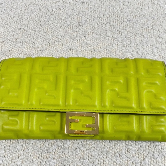 Authentic Pre-owned Baguette Continental With Chain Green - Picture 1 of 16